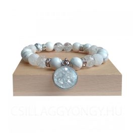 Howlit és roppantott hegyikristály karkötő epoxi gyanta medállal, 8mm-es női ásvány ékszer.